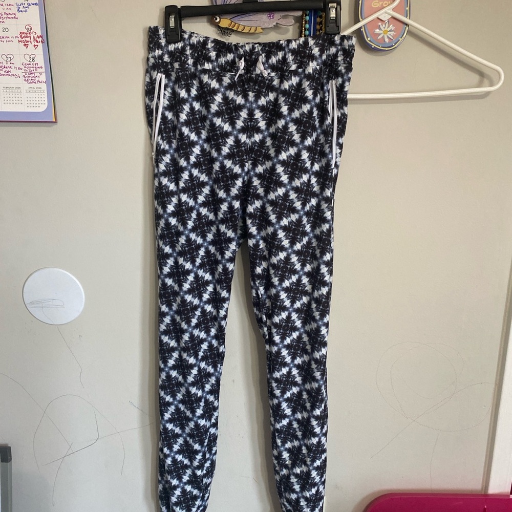 Wolven Women’s Black & White Comfy Sustainable Joggers